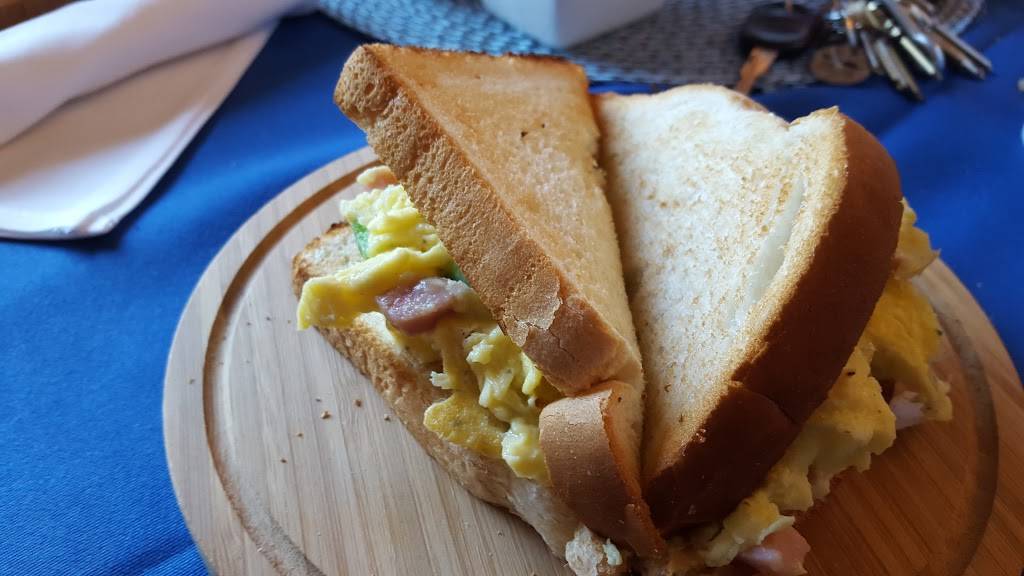 Youngs Point Diner & Pizzeria | restaurant | 403 S Beach Rd, Lakefield, ON K0L 2H0, Canada | 7056528359 OR +1 705-652-8359