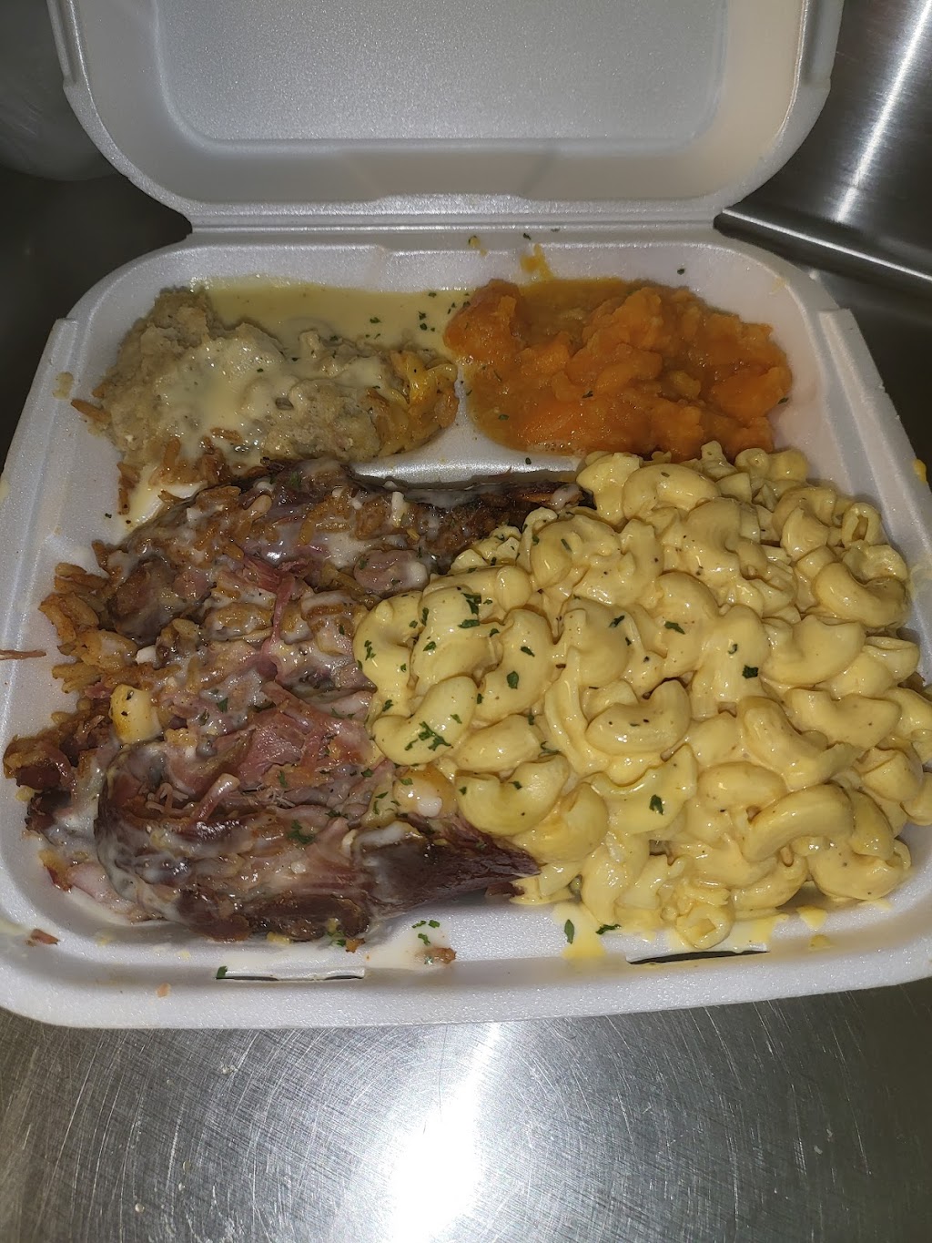 The fry king | restaurant | 9602 N Metro Pkwy W, Phoenix, AZ 85051, USA | 3233795464 OR +1 323-379-5464