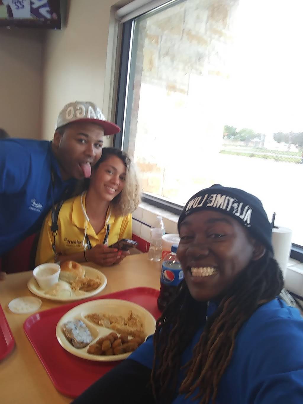 Bushs Chicken | restaurant | 818 S Loop 121, Belton, TX 76513, USA | 2546134253 OR +1 254-613-4253