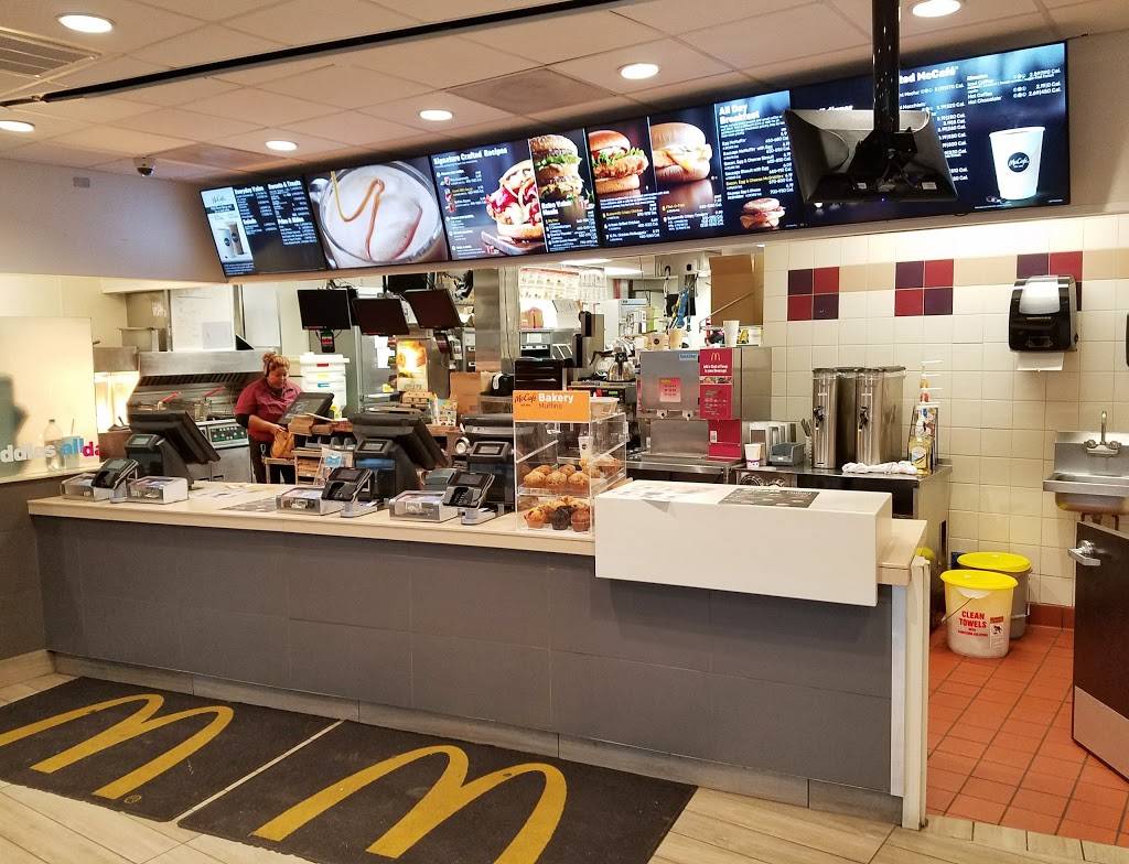McDonalds | cafe | 240 W Rd, Lee, MA 01238, USA | 4132436695 OR +1 413-243-6695