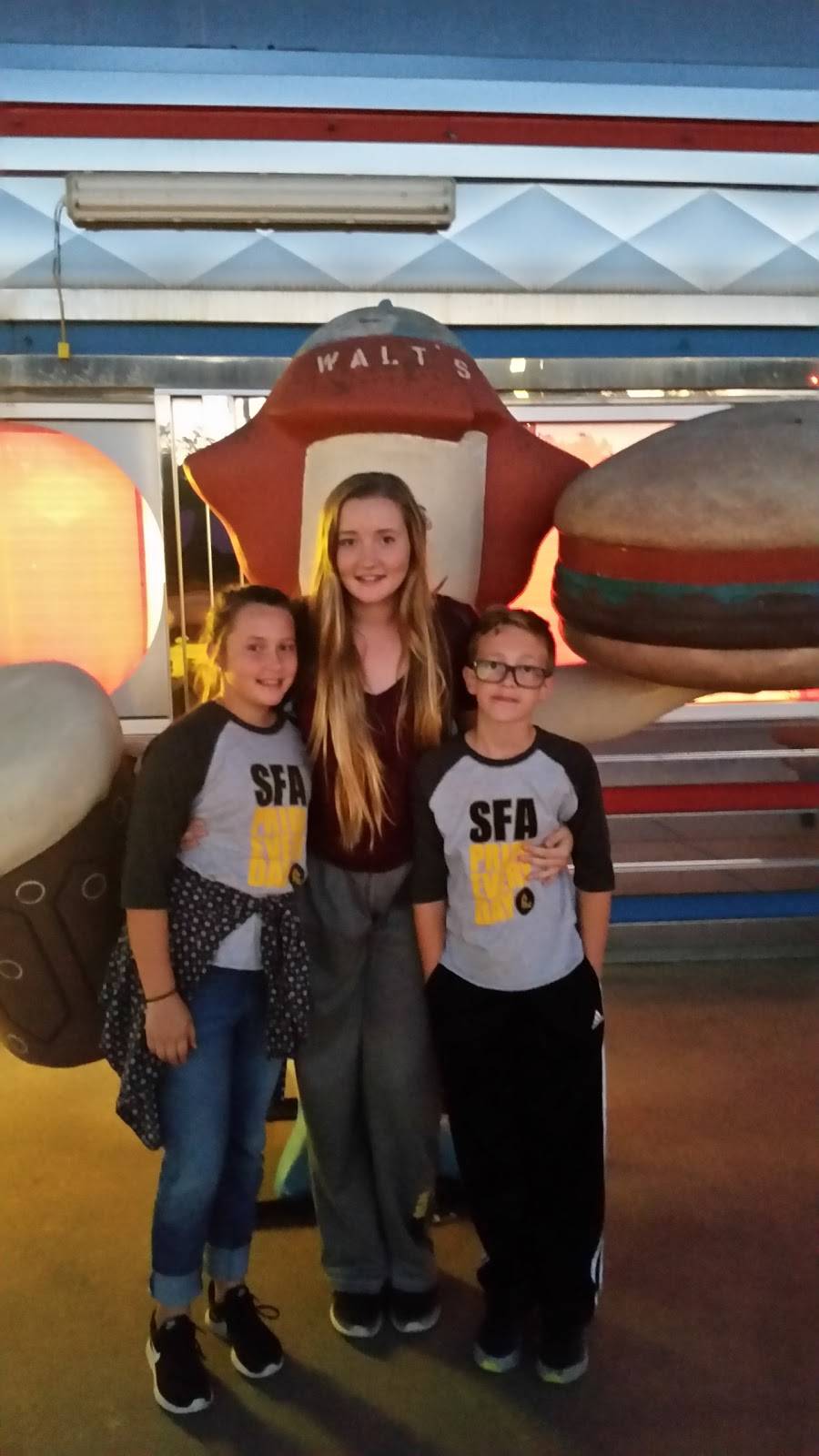 Walts Classics | restaurant | 8788 W McCormick Ave, Wichita, KS 67209, USA | 3167297988 OR +1 316-729-7988