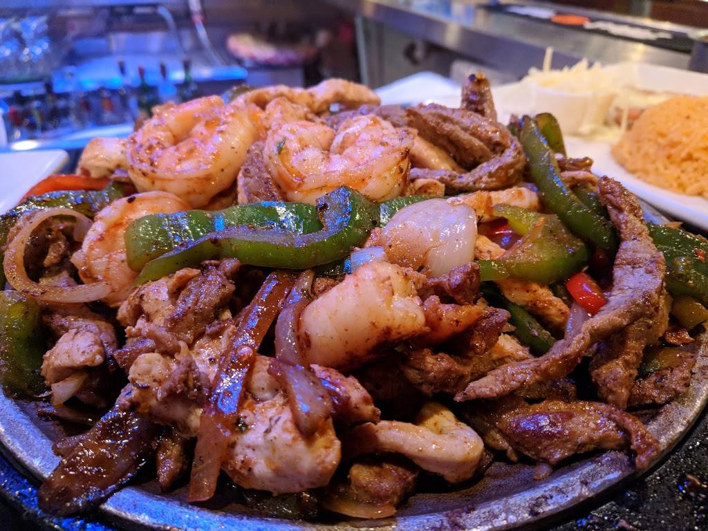 Plaza Azteca | restaurant | 45990 Waterview Plaza, Sterling, VA 20166, USA | 7034303510 OR +1 703-430-3510