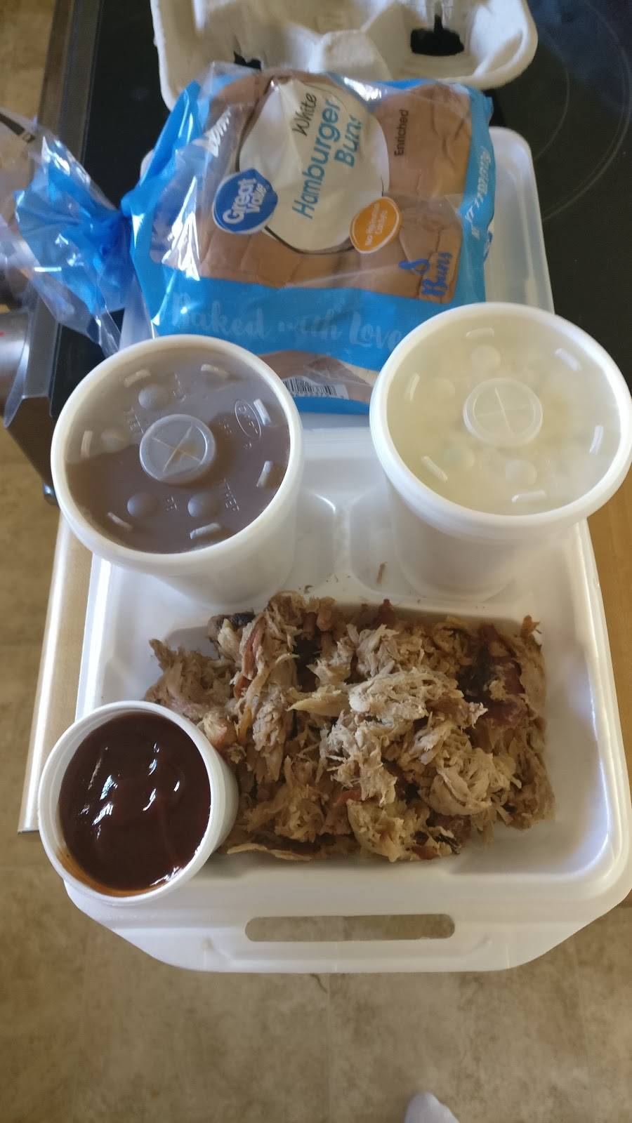 Holy Smokes Barbeque | restaurant | Tupelo Pike, Scottsboro, AL 35768, USA | 2566098738 OR +1 256-609-8738