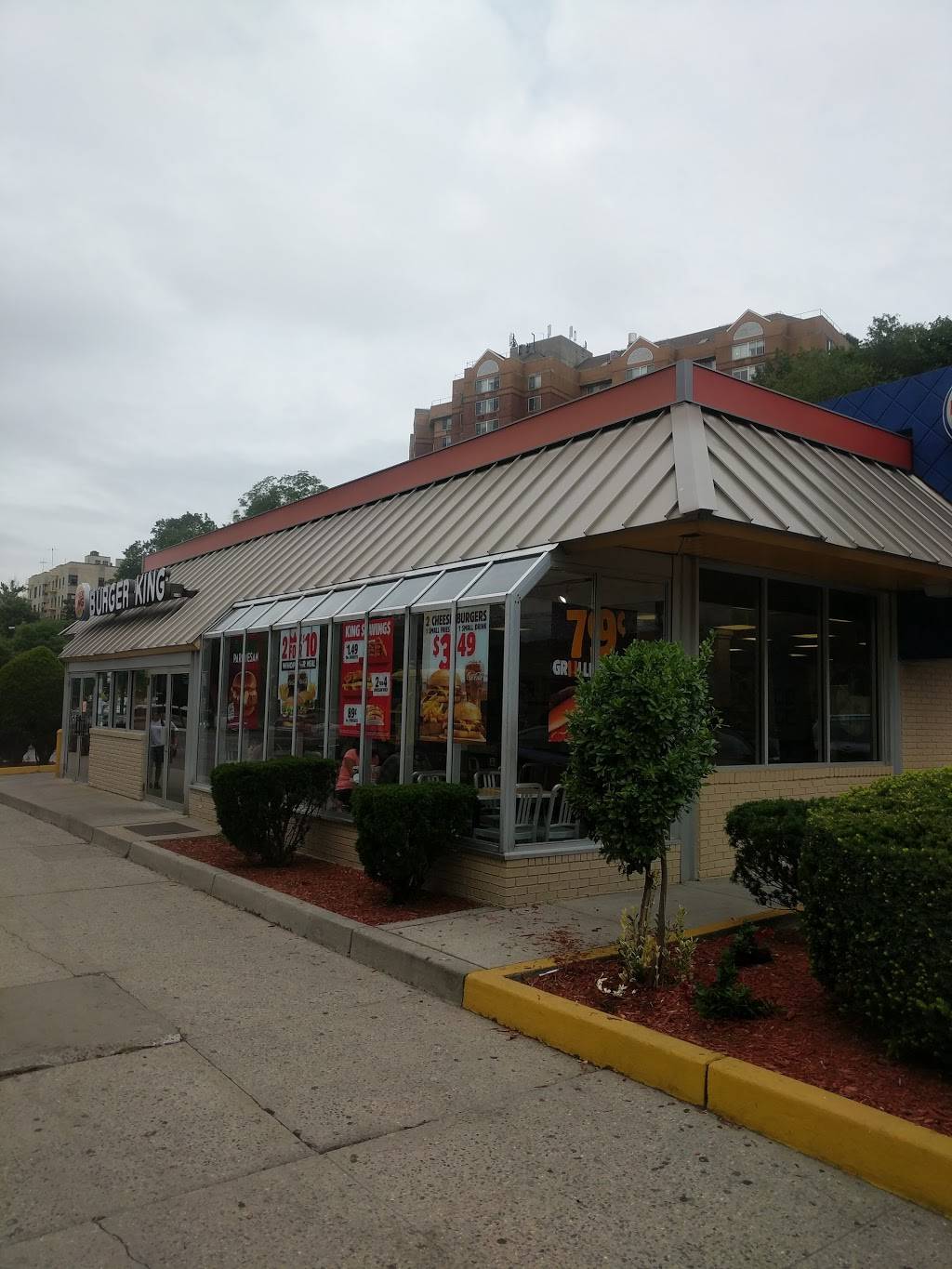 Burger King | restaurant | 6007 Broadway, Bronx, NY 10471, USA | 7185433749 OR +1 718-543-3749