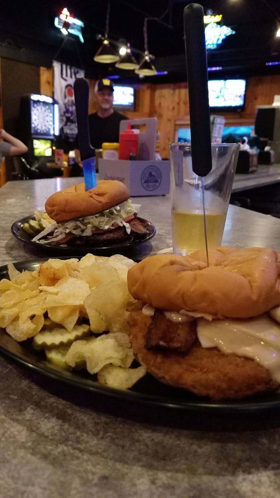 Hoppers Bar & Grill | restaurant | 119 S Olive St, Waconia, MN 55387, USA | 9524421149 OR +1 952-442-1149