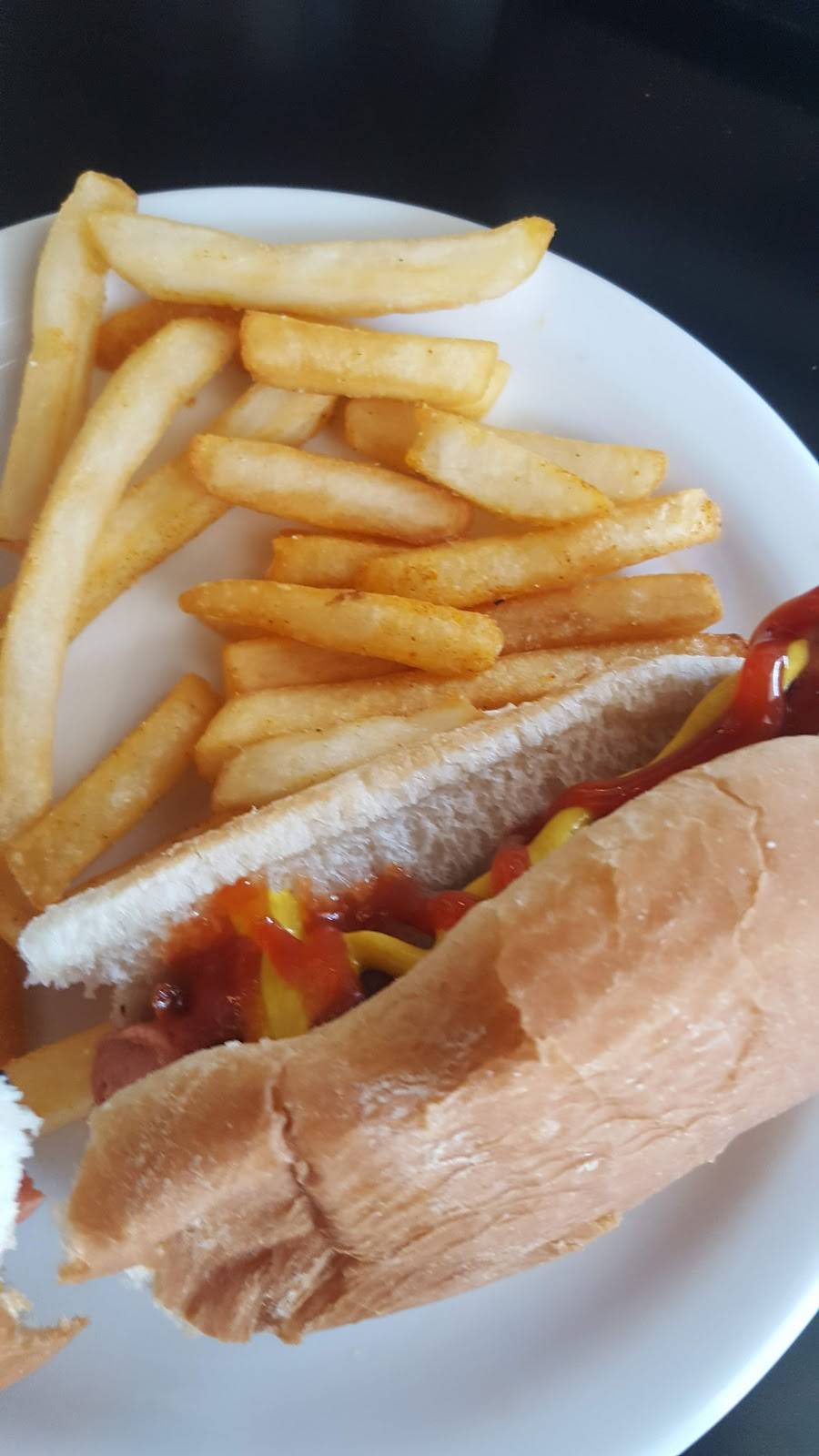 Barkin Dog Grill | restaurant | 940 11th St, Modesto, CA 95354, USA | 2095722341 OR +1 209-572-2341