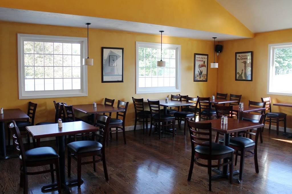 The Cottage Bar & Restaurant | restaurant | 26 Union St, Weymouth, MA 02190, USA | 7818122083 OR +1 781-812-2083