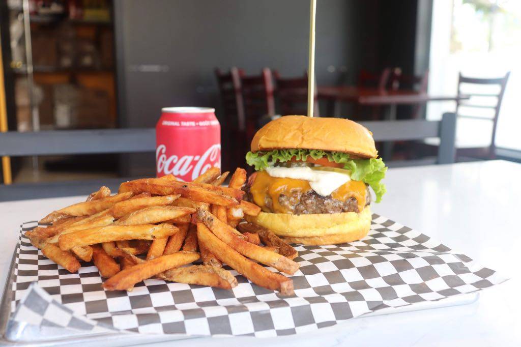 Top Gun Burger | restaurant | 2761 Markham Rd unit D31-32, Scarborough, ON M1X 0A4, Canada | 6473447883 OR +1 647-344-7883