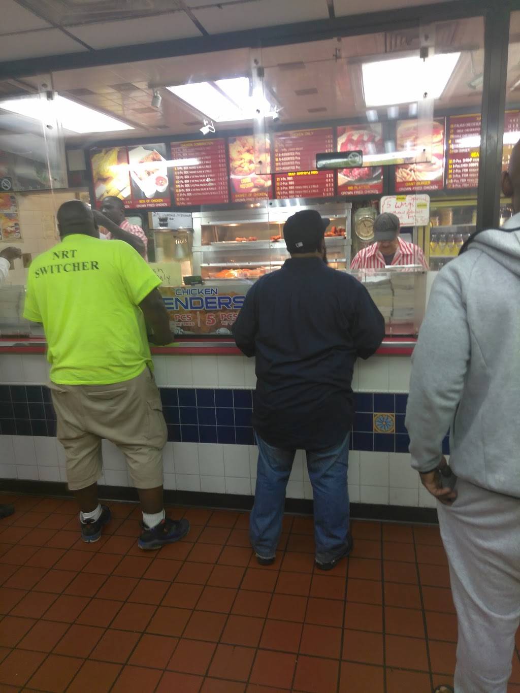 Crown Fried Chicken | restaurant | 40 Crescent Ave, Jersey City, NJ 07304, USA | 2014338333 OR +1 201-433-8333