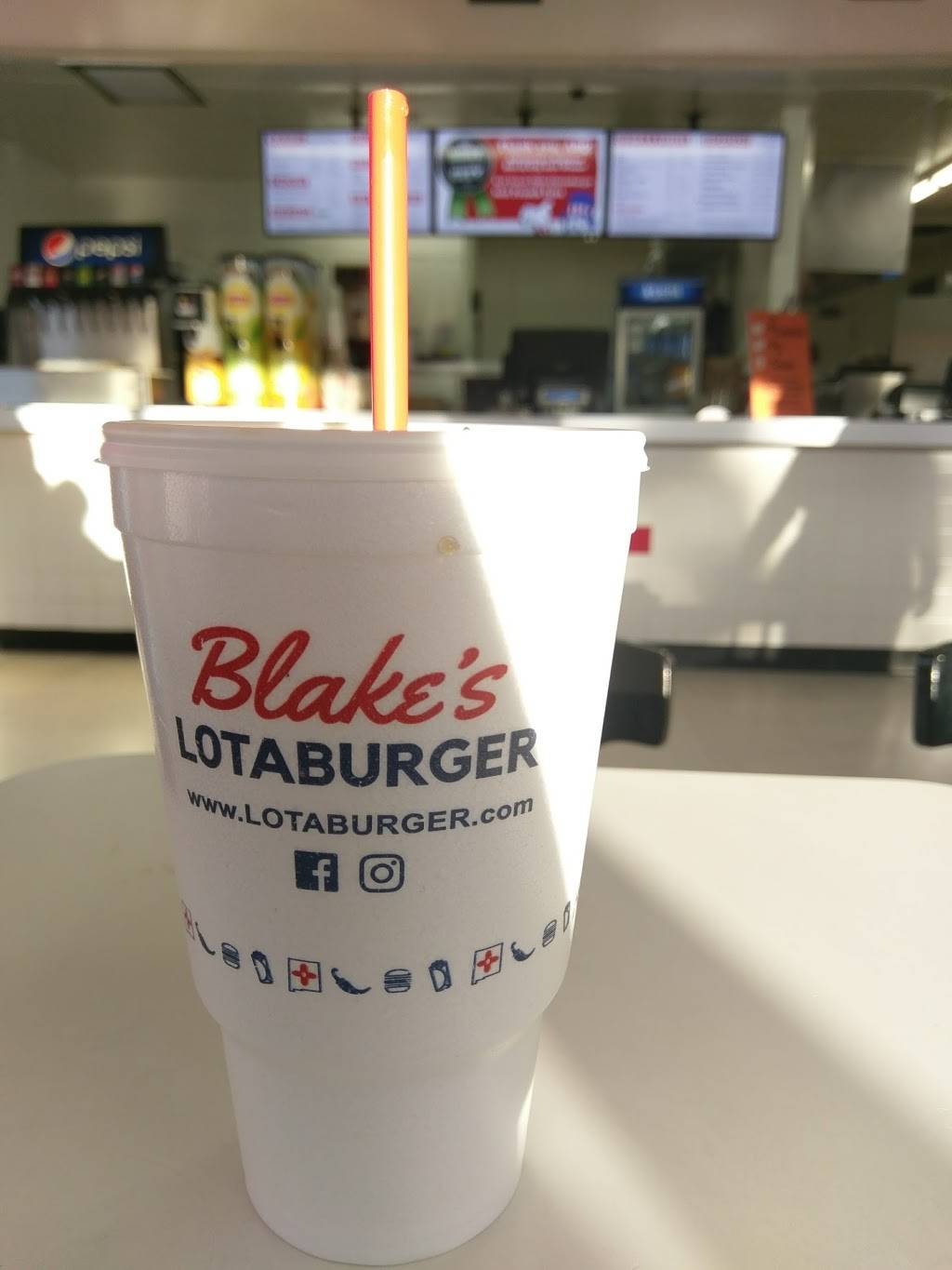 Blakes Lotaburger | restaurant | 1300 San Mateo Blvd SE, Albuquerque, NM 87108, USA | 5052555601 OR +1 505-255-5601