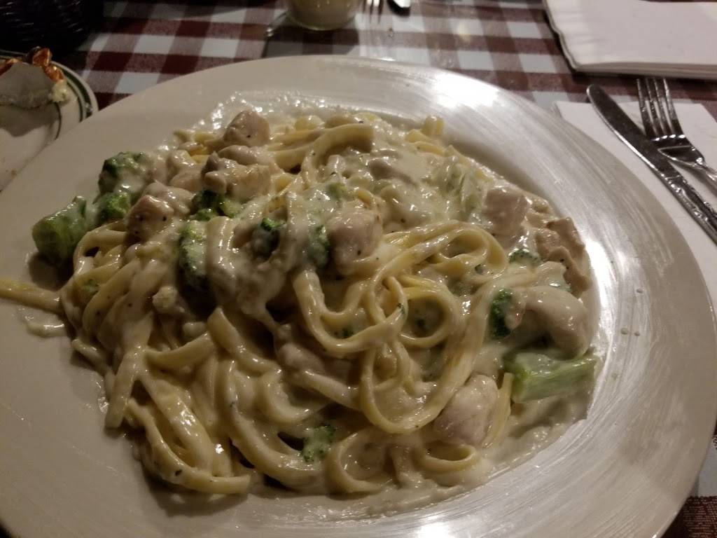 Di Ciccos Sunnyside | restaurant | 5635 E Kings Canyon Rd, Fresno, CA 93727, USA | 5592527100 OR +1 559-252-7100