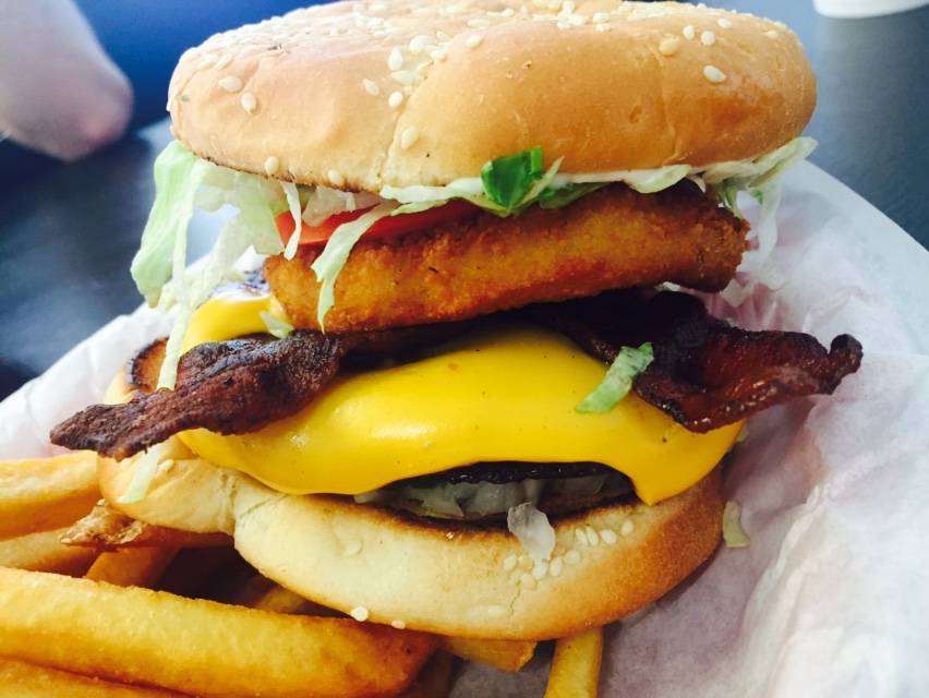 Jakes Burgers & More | restaurant | 1751 Oro Dam Blvd E, Oroville, CA 95966, USA | 5305348588 OR +1 530-534-8588