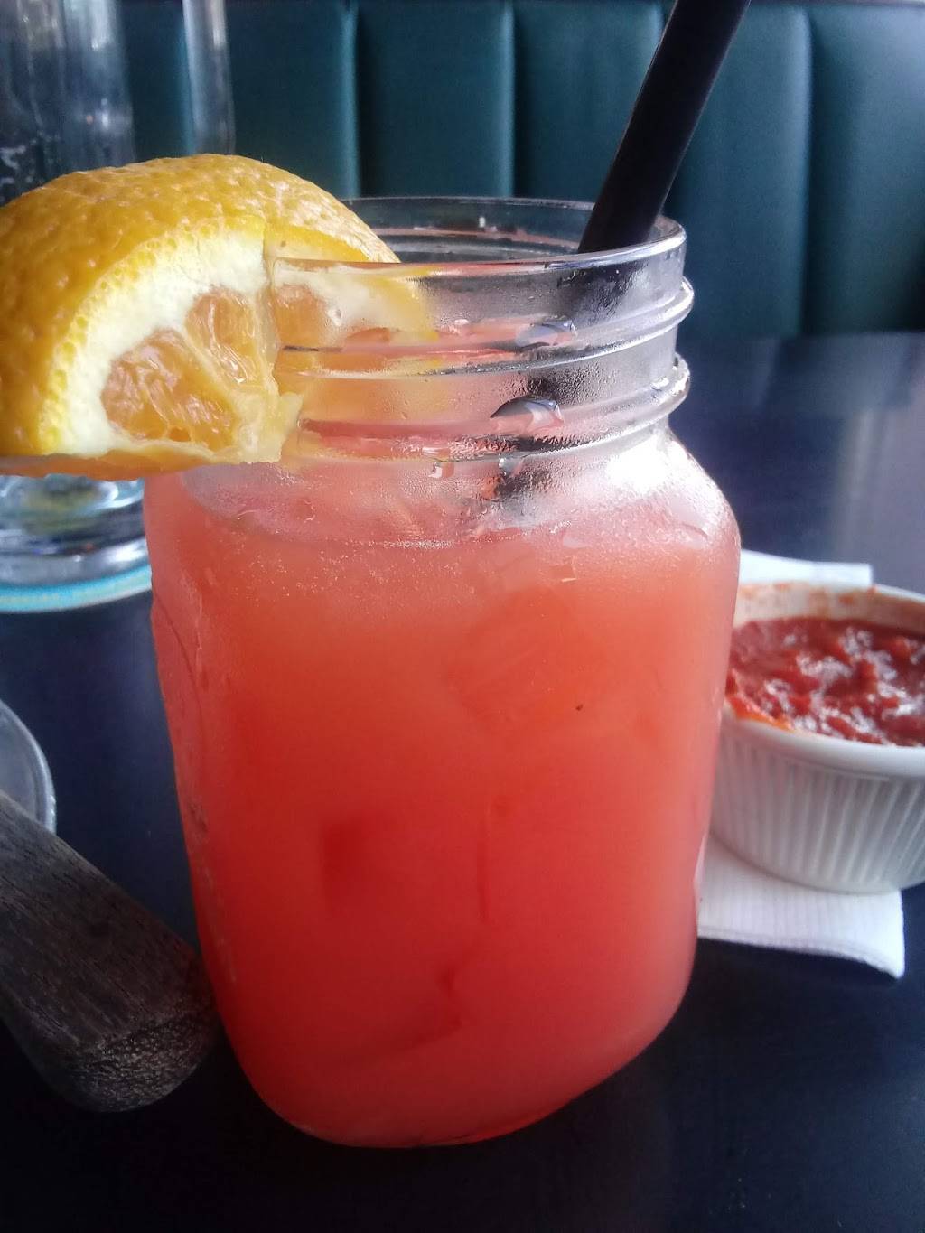 Dinas Pizza & Pub | restaurant | 5701 Memphis Ave, Cleveland, OH 44144, USA | 2163513663 OR +1 216-351-3663