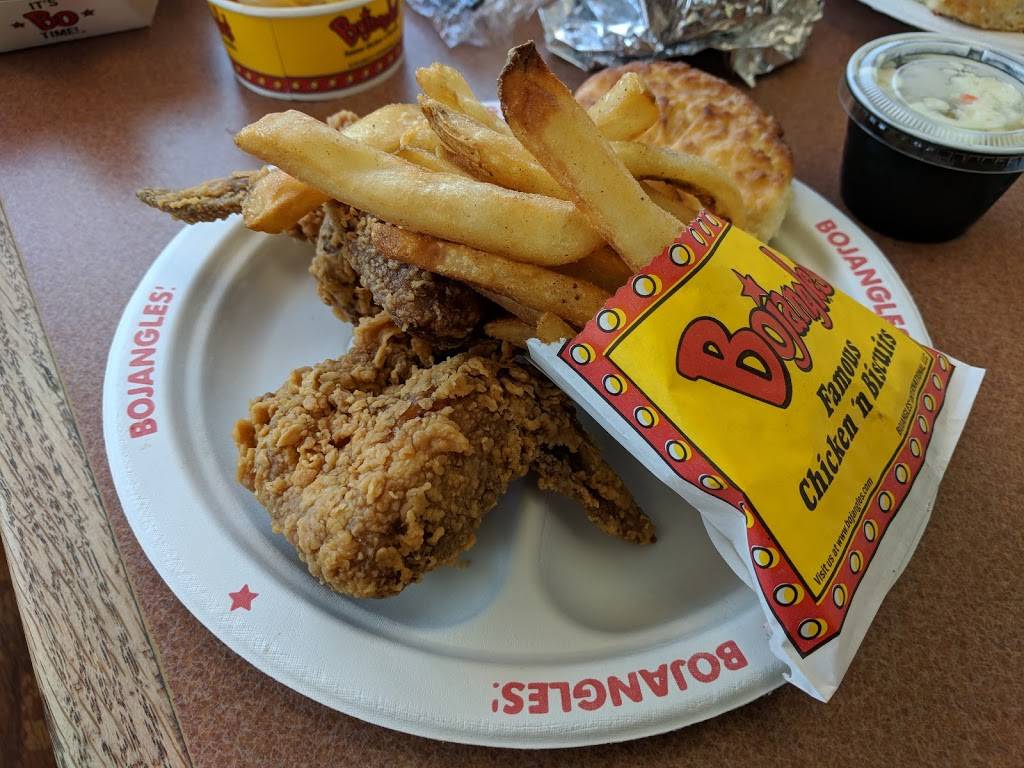Bojangles Famous Chicken n Biscuits | restaurant | 740 Folly Rd, Charleston, SC 29412, USA | 8437958323 OR +1 843-795-8323