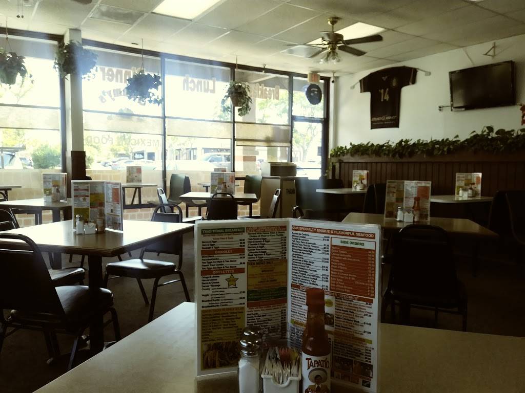 Sammys & Martinas Restaurant | restaurant | 2761 W Ave L, Lancaster, CA 93536, USA | 6617228457 OR +1 661-722-8457