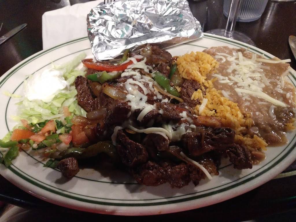 Casa Santiago | restaurant | 227 Heustis St, Yorkville, IL 60560, USA | 6303852046 OR +1 630-385-2046