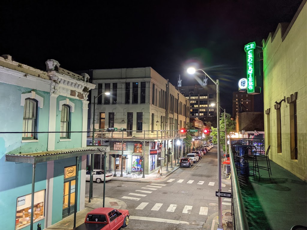 T.P. Crockmiers | restaurant | 250 Dauphin St, Mobile, AL 36602, USA | 2514761890 OR +1 251-476-1890