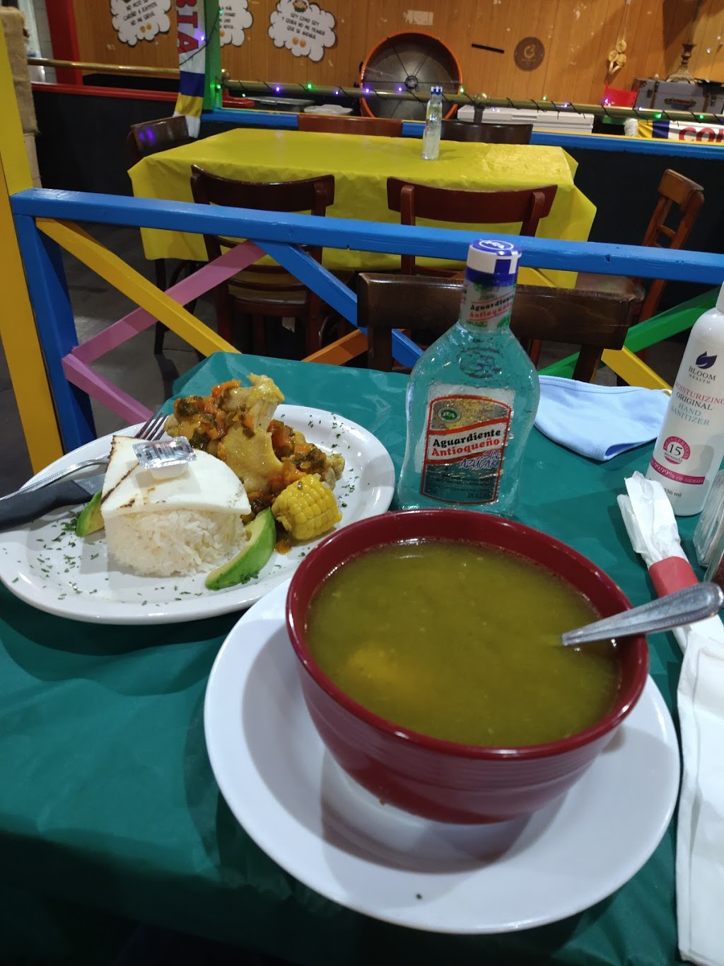 Fonda La Chismosa | restaurant | 981 SW 8th St, Miami, FL 33130, USA | 3056398743 OR +1 305-639-8743