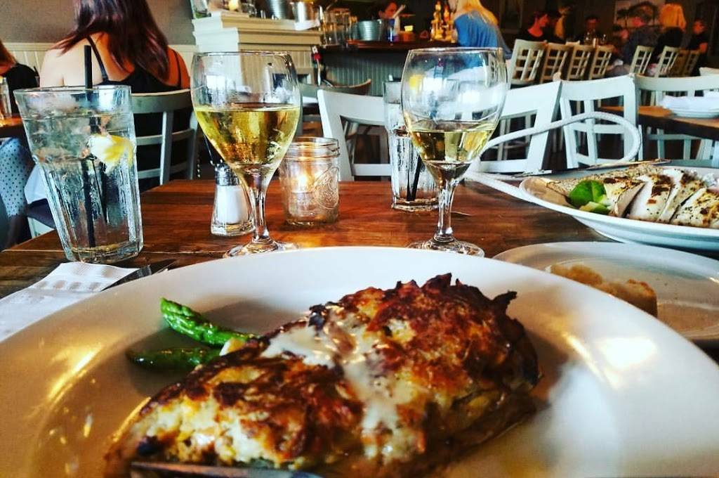 J&J Seafood Bar and Grill | restaurant | 634 E Atlantic Ave, Delray Beach, FL 33483, USA | 5612723390 OR +1 561-272-3390