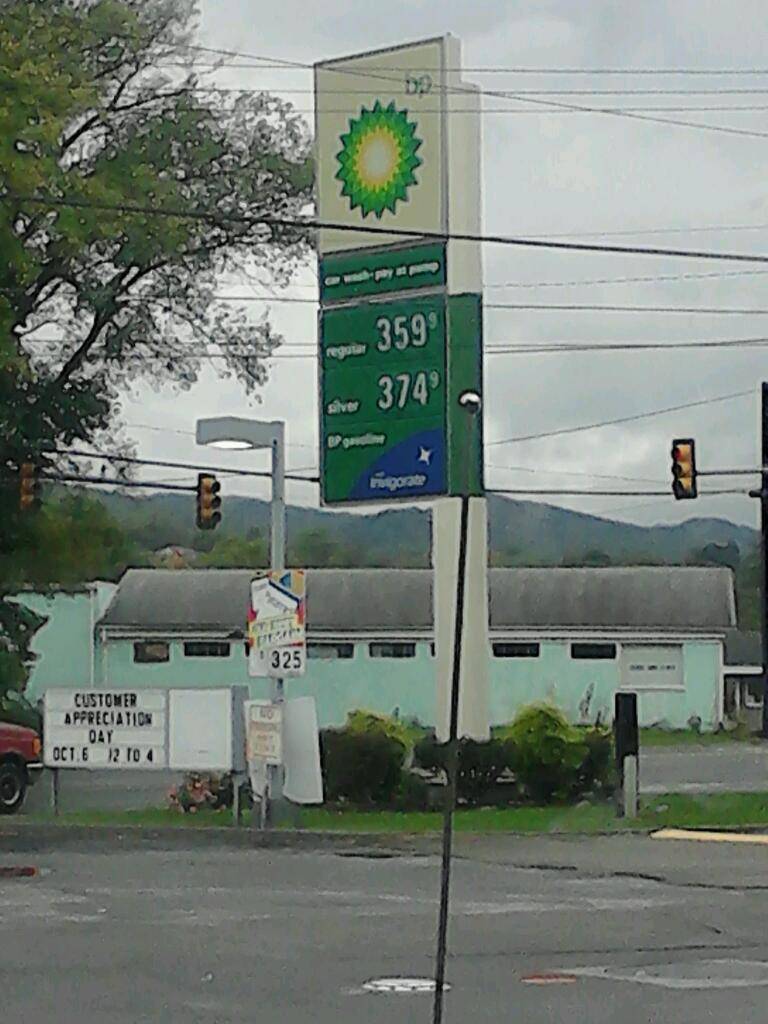 Subway | restaurant | 611 E Main St, Pulaski, VA 24301, USA | 5409808819 OR +1 540-980-8819