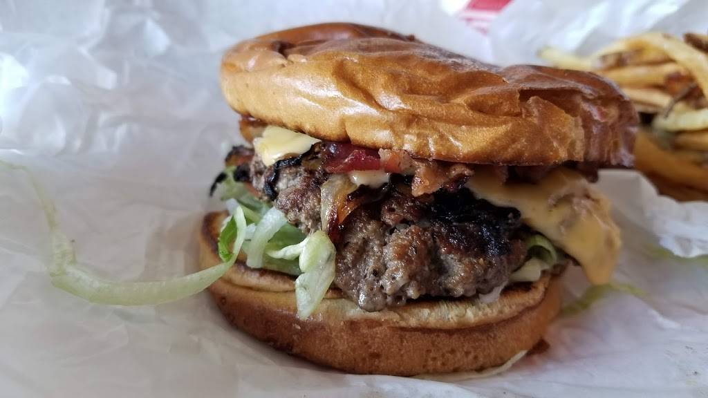 Tuckers Onion Burgers | restaurant | 5740 N Classen Blvd #3, Oklahoma City, OK 73118, USA | 4052863331 OR +1 405-286-3331