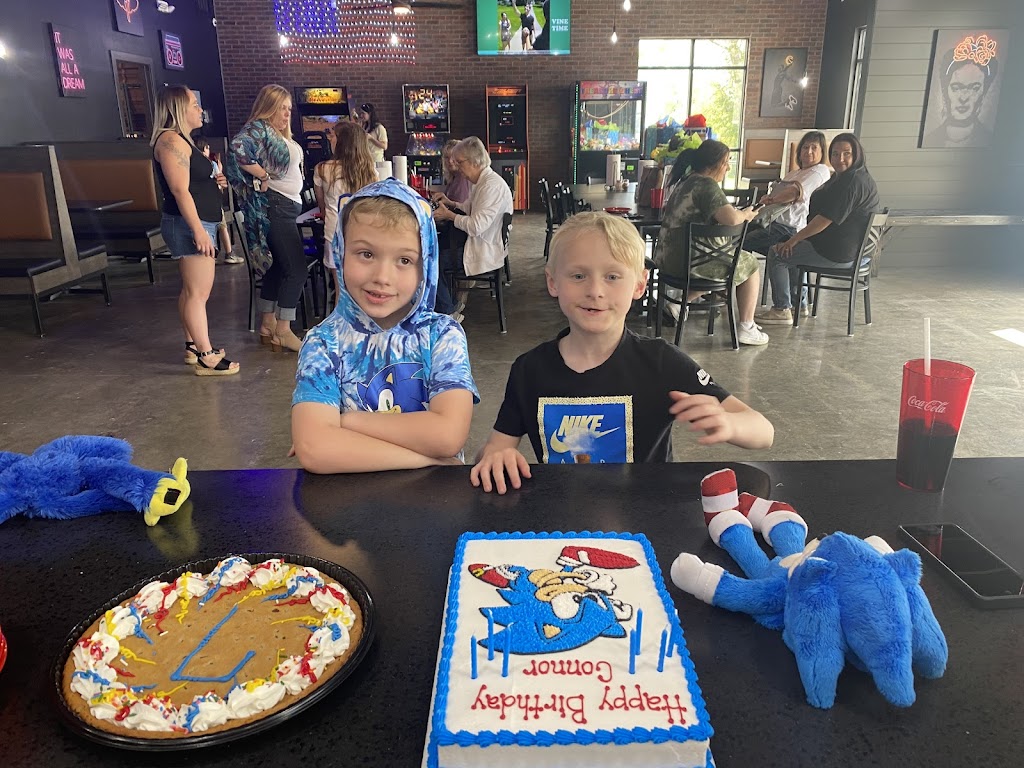 Hot Stone Pizzeria | restaurant | 111 N Madison St, Webb City, MO 64870, USA | 4177170298 OR +1 417-717-0298