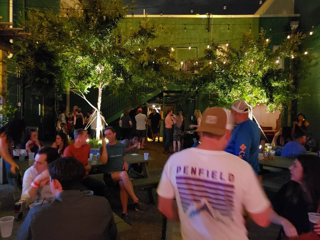 Happys Irish Pub | restaurant | 136 3rd St, Baton Rouge, LA 70801, USA | 2253671325 OR +1 225-367-1325