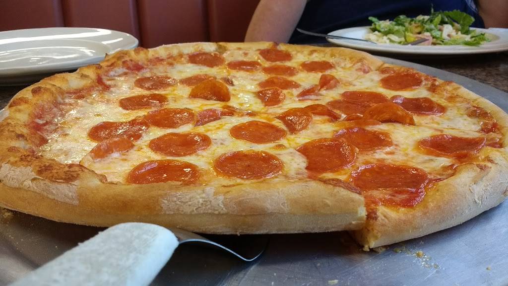 Schianos Italian Restaurant | restaurant | 112 W Market St, Berrysburg, PA 17005, USA | 7173621389 OR +1 717-362-1389