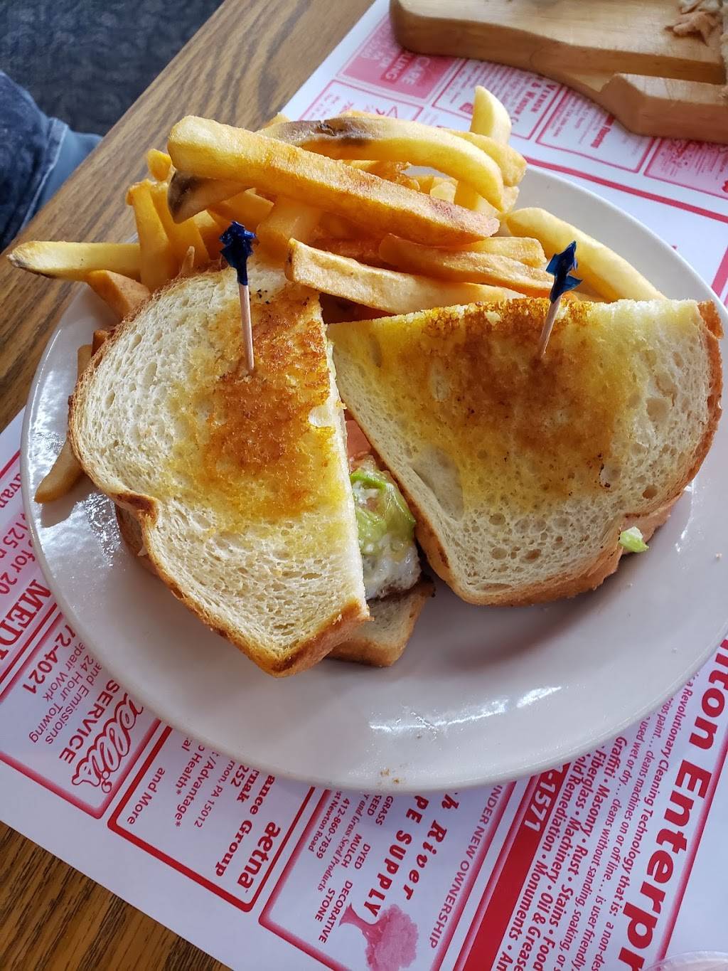 Eagles Landing Restaurant & Lounge | restaurant | 503 Airport Rd, Belle Vernon, PA 15012, USA | 7243798830 OR +1 724-379-8830