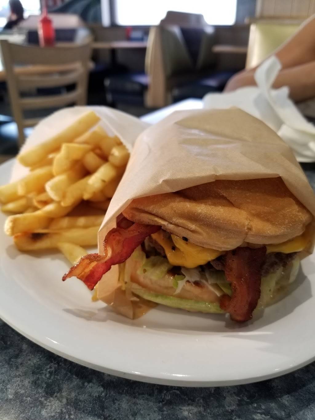 George Burgers | restaurant | 217 N Las Posas Rd, San Marcos, CA 92069, USA | 7607440164 OR +1 760-744-0164