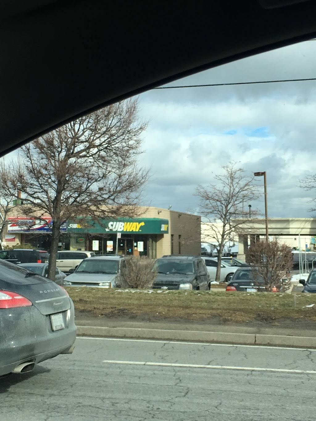 Subway | restaurant | 5835 Dixie Rd, Mississauga, ON L4W 4V7, Canada | 9055647827 OR +1 905-564-7827