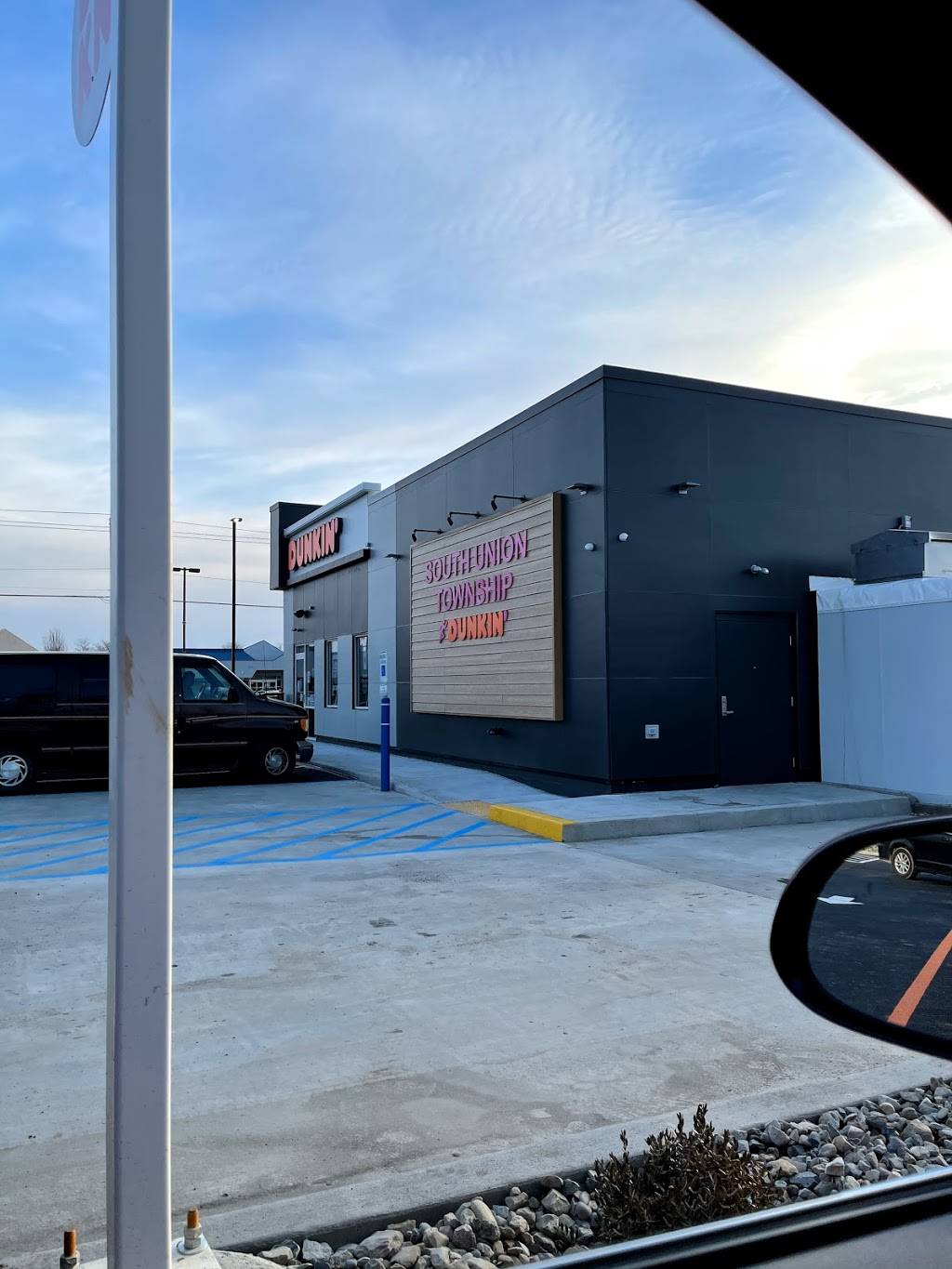 Dunkin | bakery | 548 Morgantown St, Uniontown, PA 15401, USA | 7244383533 OR +1 724-438-3533