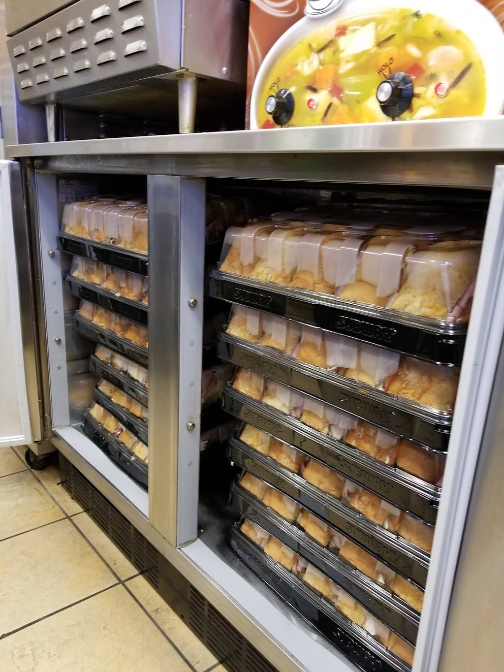 Subway | meal takeaway | Kedzie & Wilson, 4552 N Kedzie Ave, Chicago, IL 60625, USA | 7734428730 OR +1 773-442-8730