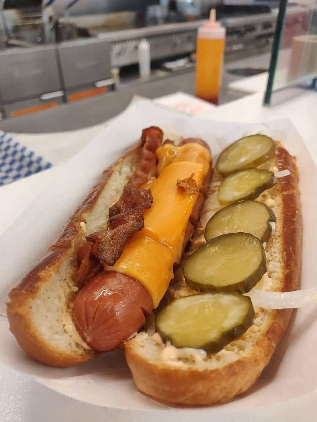 Burger Royale | restaurant | 2921 ON-11, Oro Station, ON L0L 2E0, Canada | 7054876978 OR +1 705-487-6978