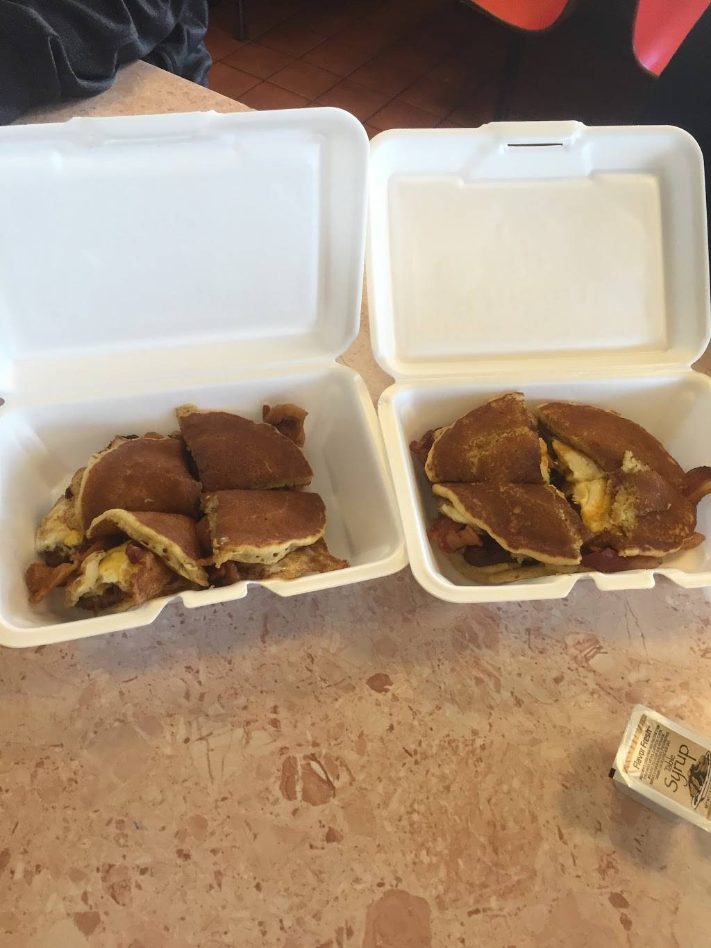 Lons Coney Island | restaurant | 17501 W Seven Mile Rd, Detroit, MI 48235, USA | 3135373200 OR +1 313-537-3200