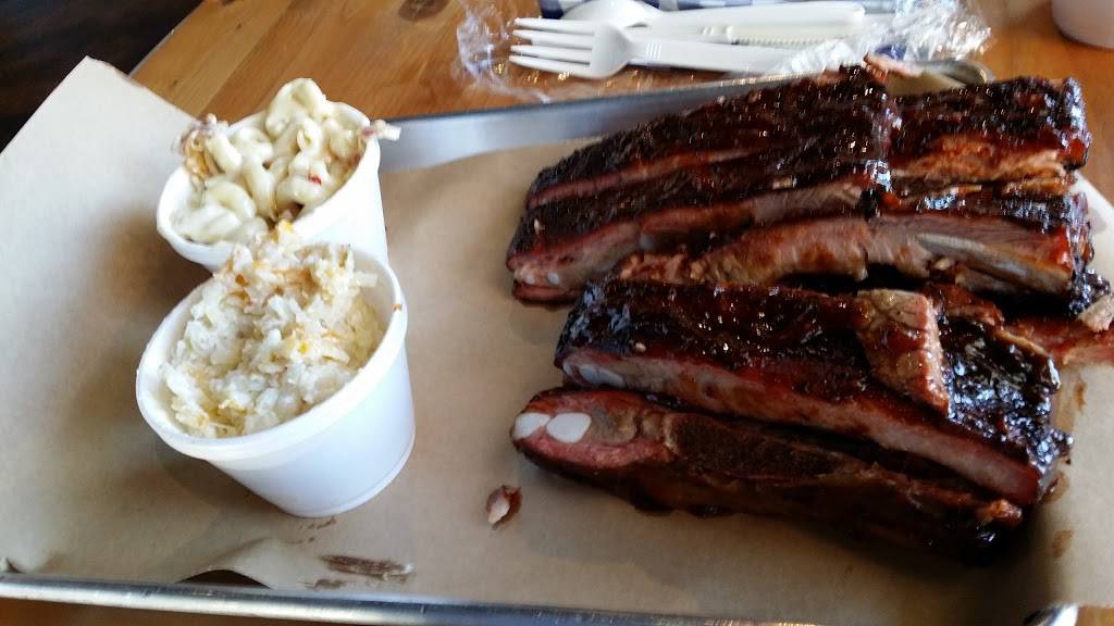 Lucilles BBQ | restaurant | 9011 Lima Rd, Fort Wayne, IN 46818, USA | 2602033937 OR +1 260-203-3937