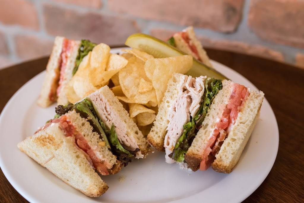 The Foxworth Fountain | restaurant | 124 NE 5th Ave, Delray Beach, FL 33483, USA | 5612957632 OR +1 561-295-7632