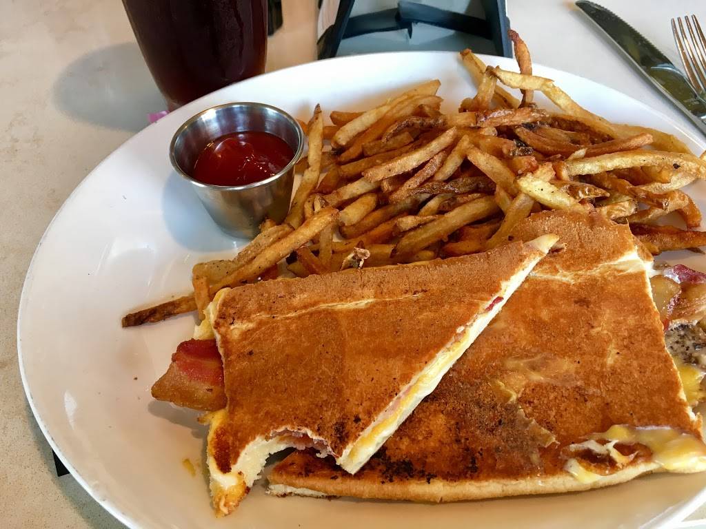 Standard Market Grill | meal takeaway | 333 E Ogden Ave, Westmont, IL 60559, USA | 6303667040 OR +1 630-366-7040