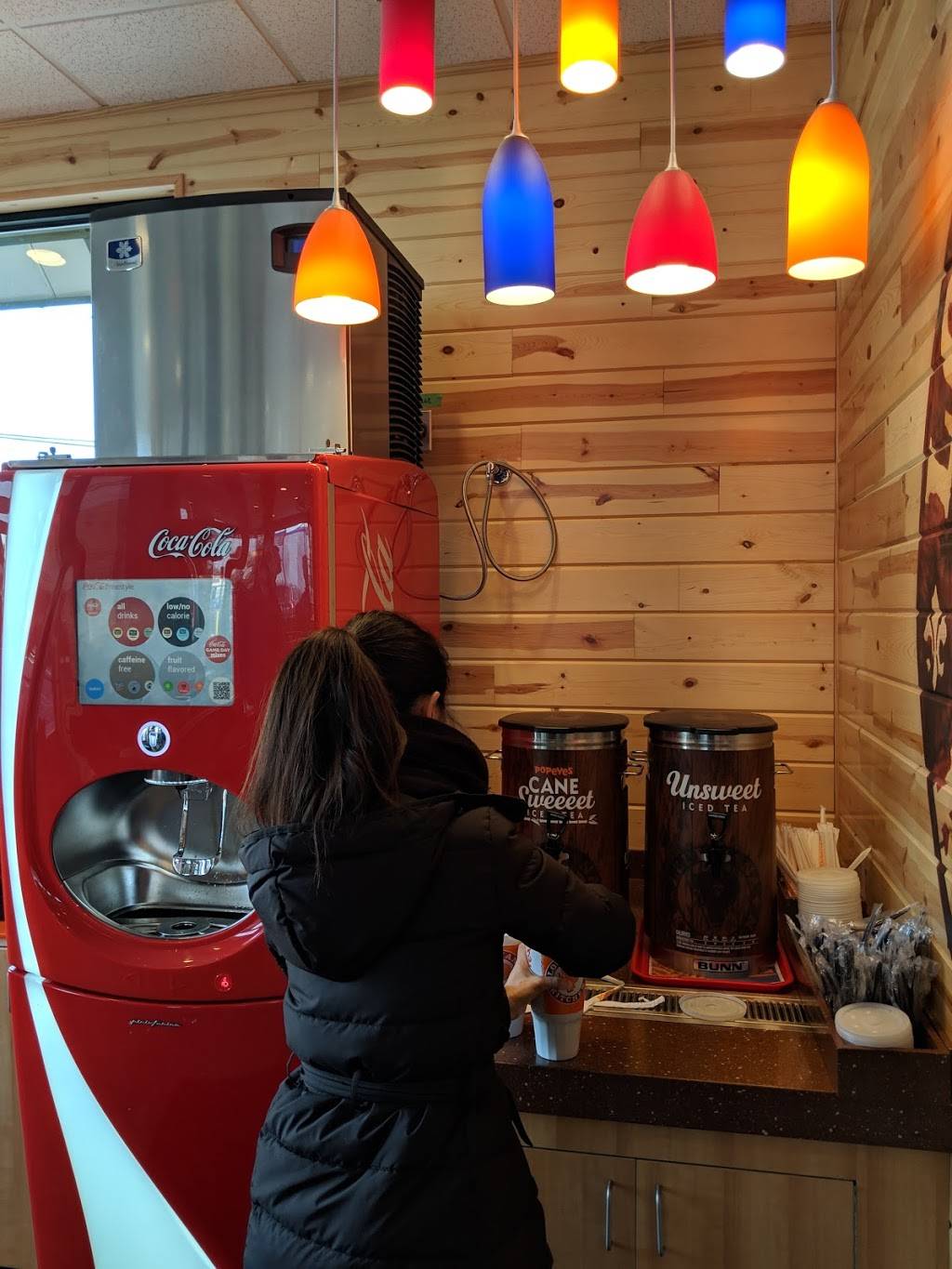 Popeyes Louisiana Kitchen | restaurant | 448 W Main St, Stamford, CT 06902, USA | 2032747381 OR +1 203-274-7381