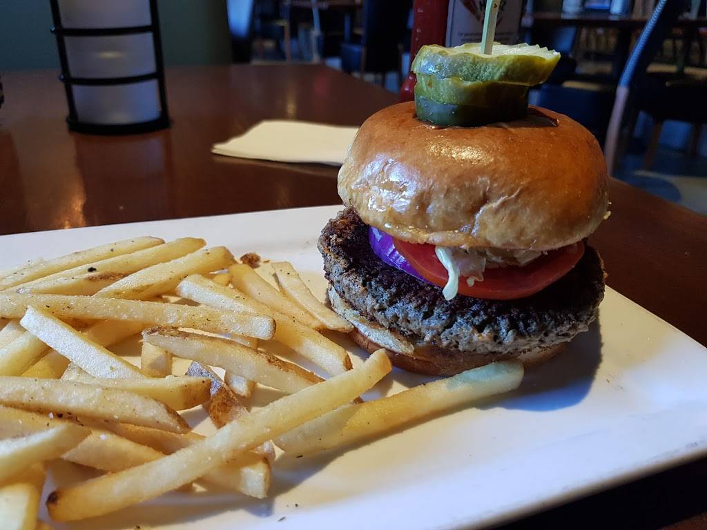 Bar Louie - Orlando Gateway | night club | 7015 S Semoran Blvd, Orlando, FL 32822, USA | 4078457080 OR +1 407-845-7080