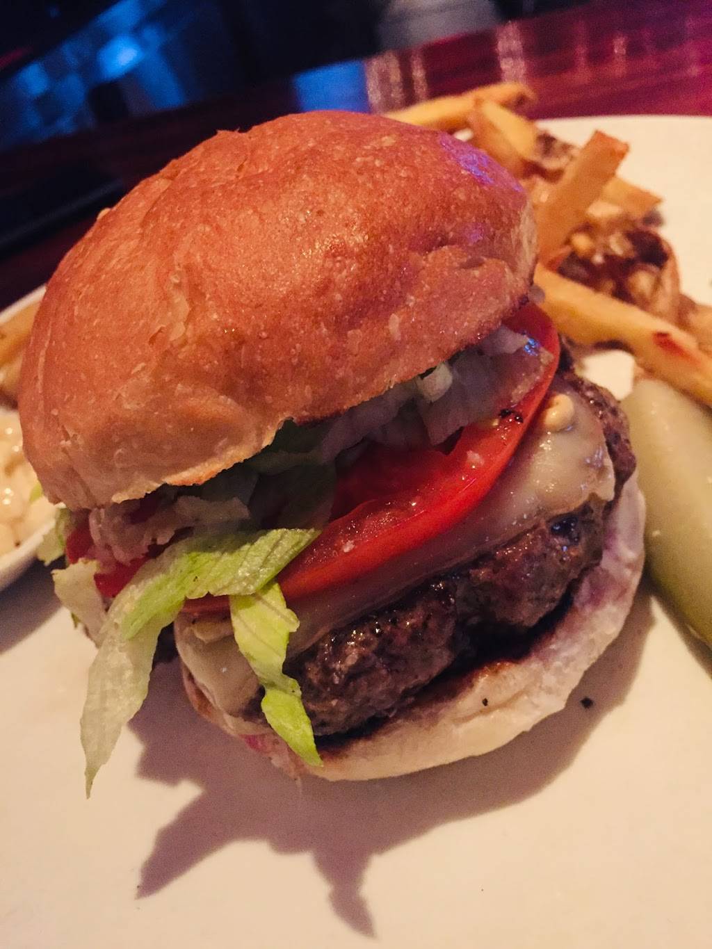 Shakeys | restaurant | 2255 Bloor St W, Toronto, ON M6S 1N8, Canada | 4167670608 OR +1 416-767-0608