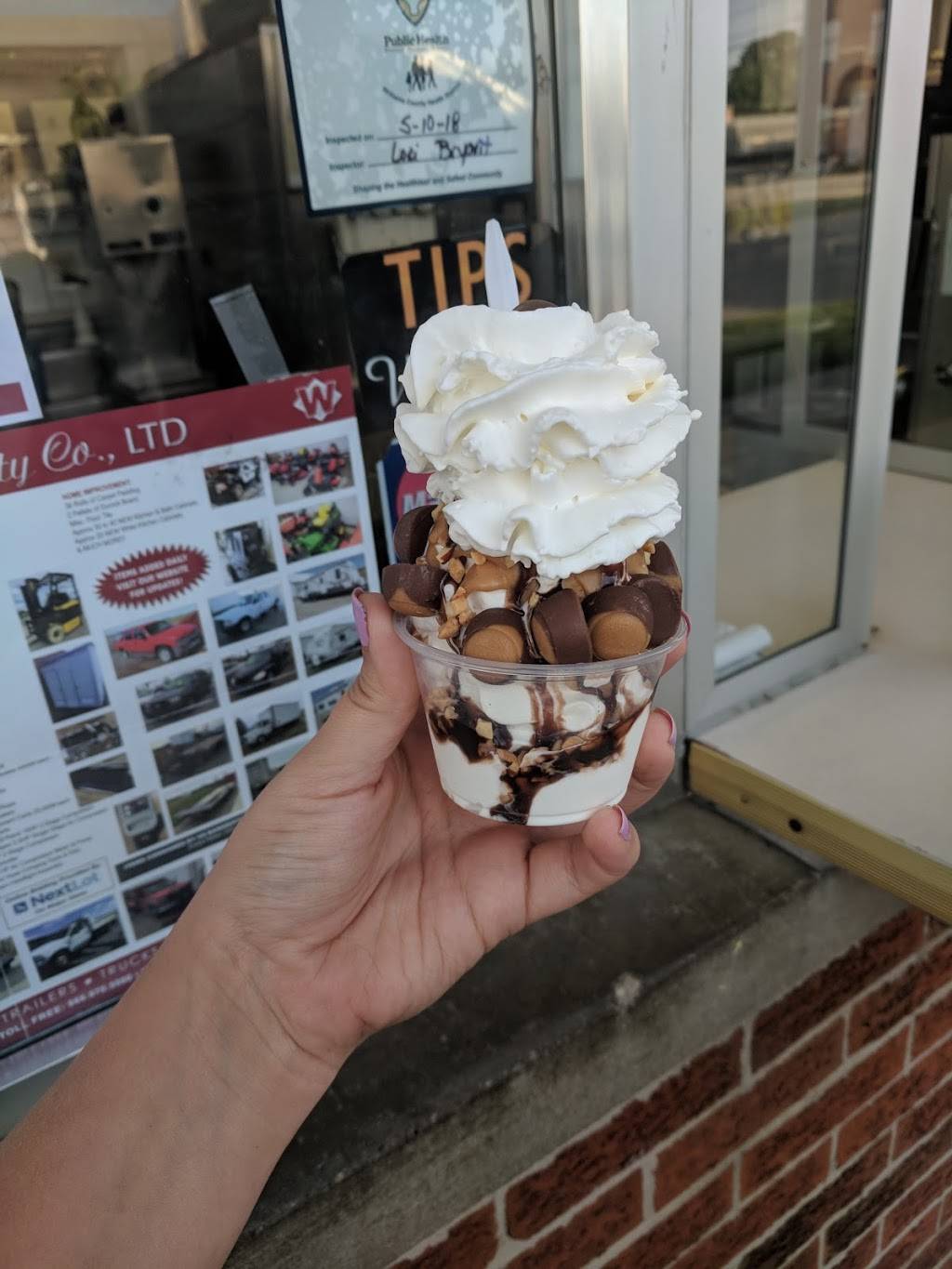 Edon Dairy Treat | restaurant | 104 S Michigan St, Edon, OH 43518, USA | 4192722331 OR +1 419-272-2331