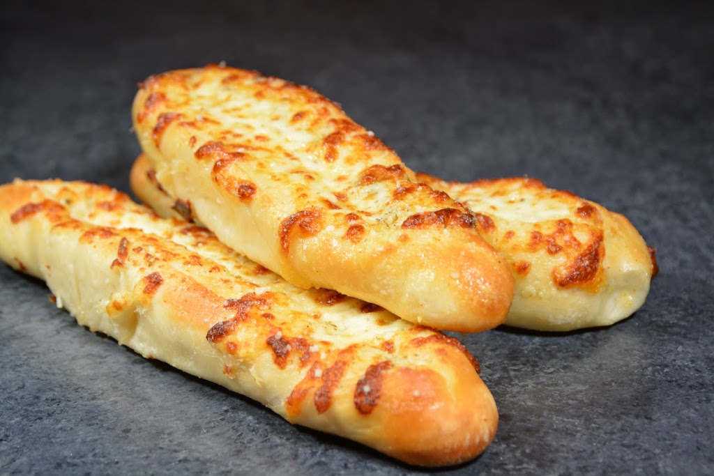 BOSS. Pizza + Wings | restaurant | 7095 N Cedar Ave, Fresno, CA 93720, USA | 5594782223 OR +1 559-478-2223