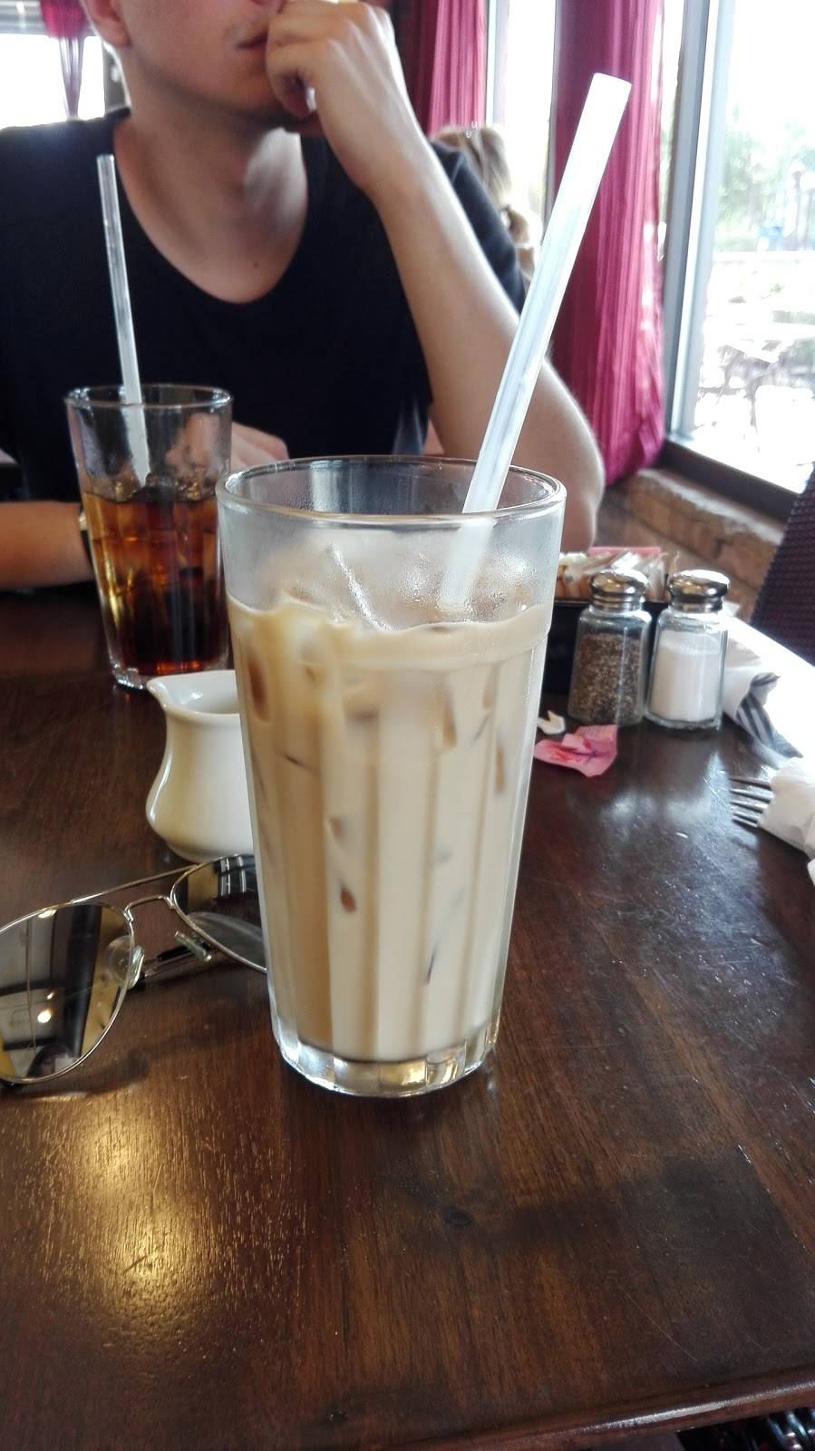 Cafe Aroma | restaurant | 749 Elm St, Winnetka, IL 60093, USA | 8478812601 OR +1 847-881-2601