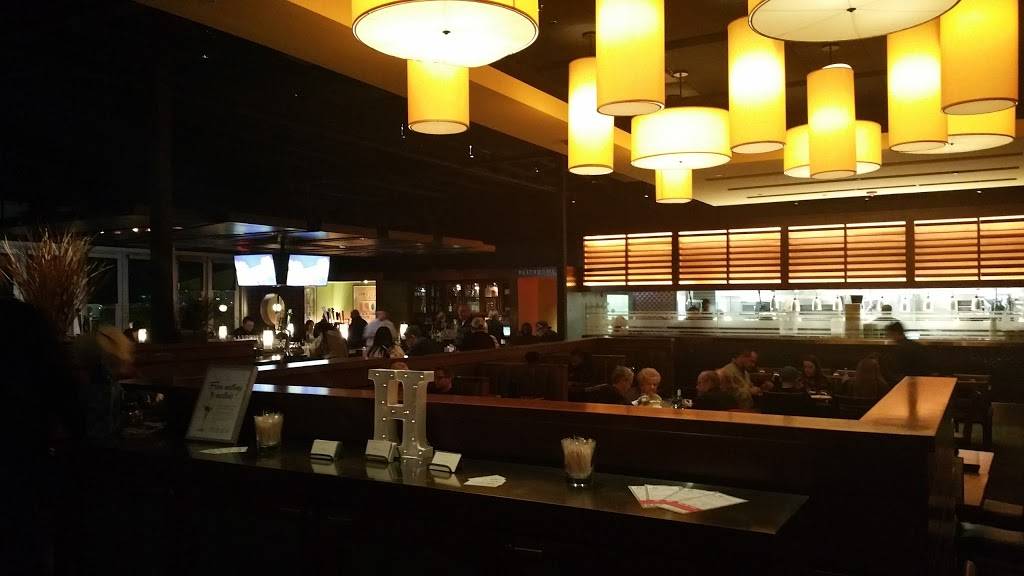 Houlihans | restaurant | Garland Houlihan’s, 660 Town Center Blvd, Garland, TX 75040, USA | 9725307804 OR +1 972-530-7804