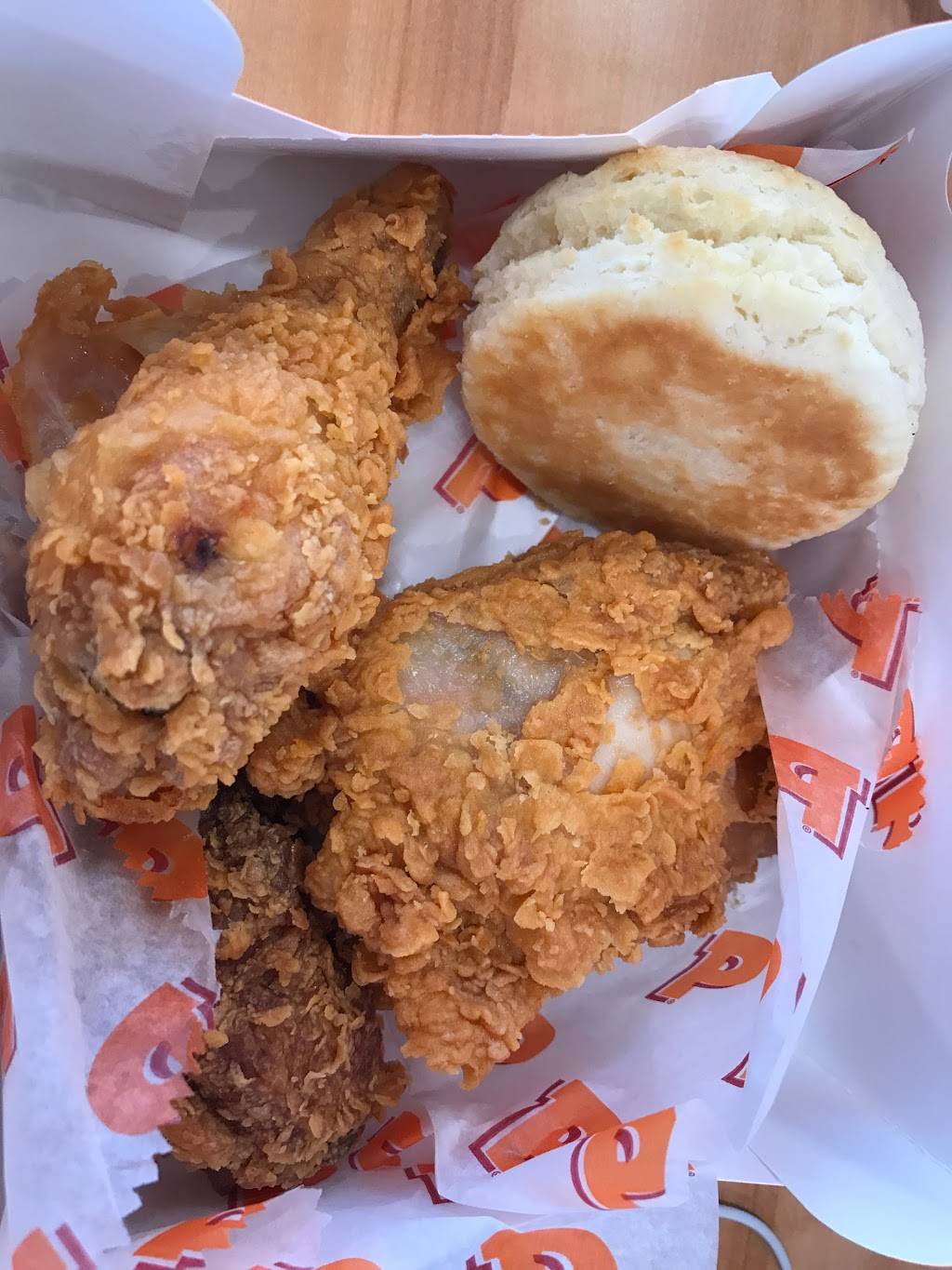 Popeyes Louisiana Kitchen | restaurant | 4621 Silver Hill Rd, Suitland, MD 20746, USA | 3014201600 OR +1 301-420-1600