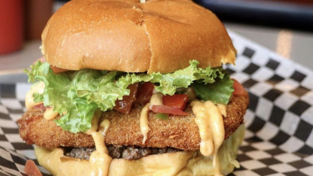 Top Gun burger | restaurant | 3-5955 Latimer Dr, Mississauga, ON L5V 0B7, Canada | 9055420999 OR +1 905-542-0999