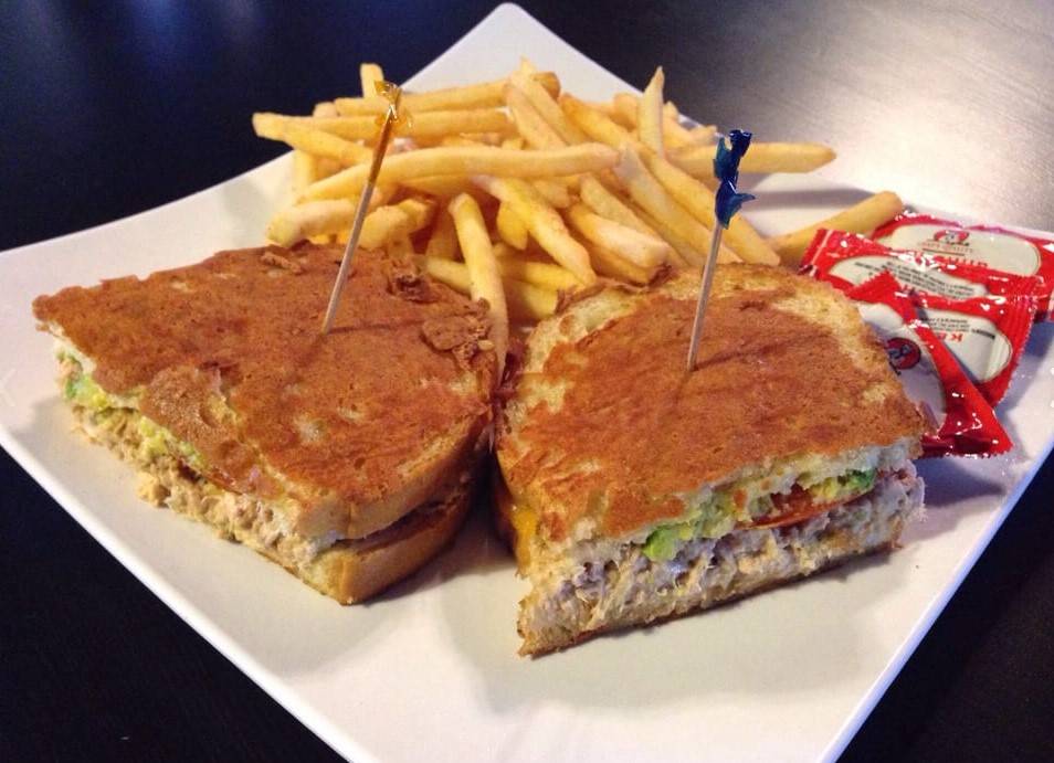 Lighthouse Bar & Grill | night club | 2125 W Capitol Ave, West Sacramento, CA 95691, USA | 9167607195 OR +1 916-760-7195