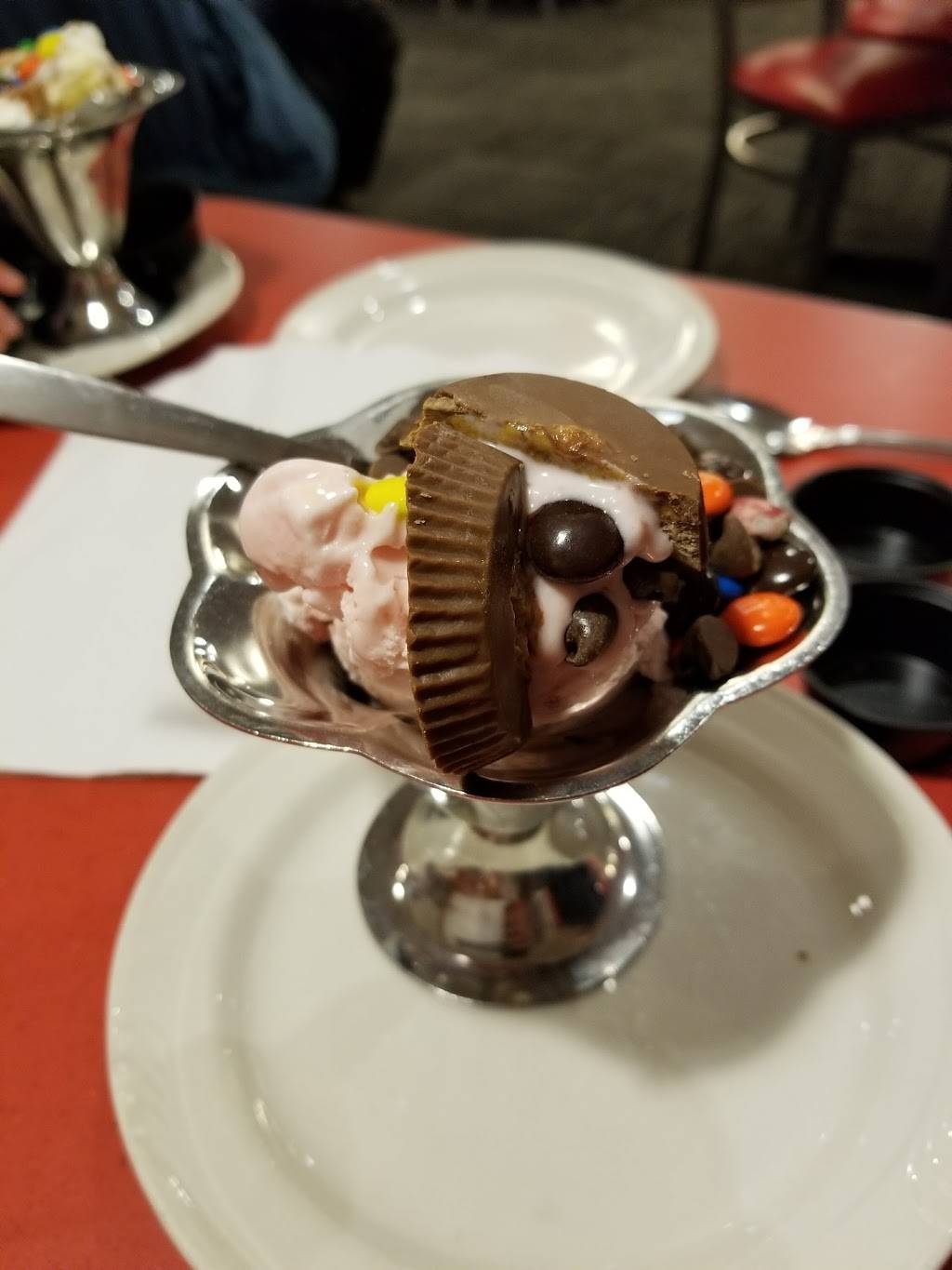 Friendlys | restaurant | 1826 Hempstead Turnpike, East Meadow, NY 11554, USA | 5167943191 OR +1 516-794-3191