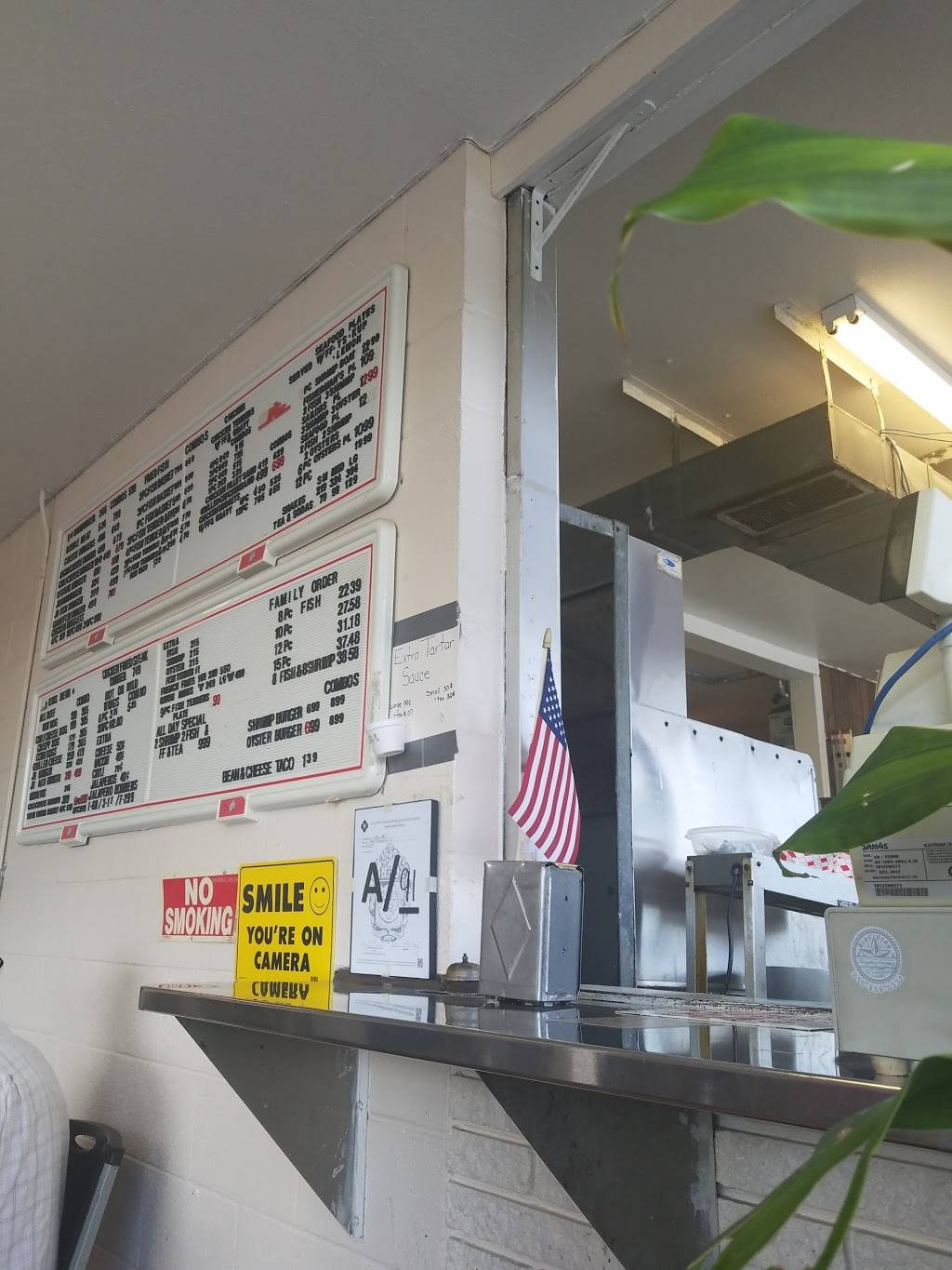 Gyros Drive Inn | restaurant | 444 W Mitchell St, San Antonio, TX 78204, USA | 2105348381 OR +1 210-534-8381